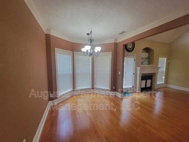 Photo - 1010 Barrett Dr