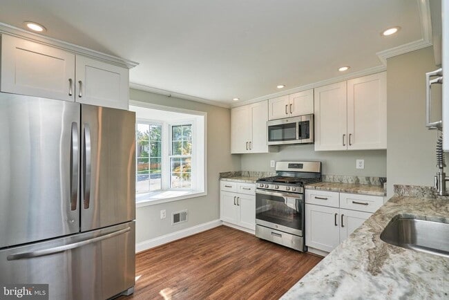 Photo - 8076 St Annes Ct