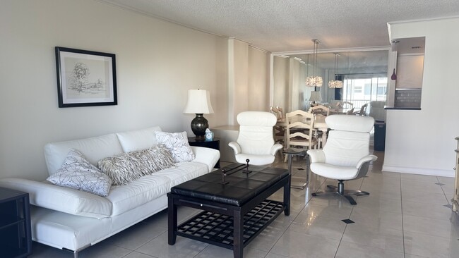 Photo - 951 De Soto Rd Unidad 427