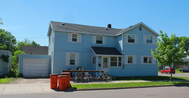 Building Photo - 701 Water St Rental