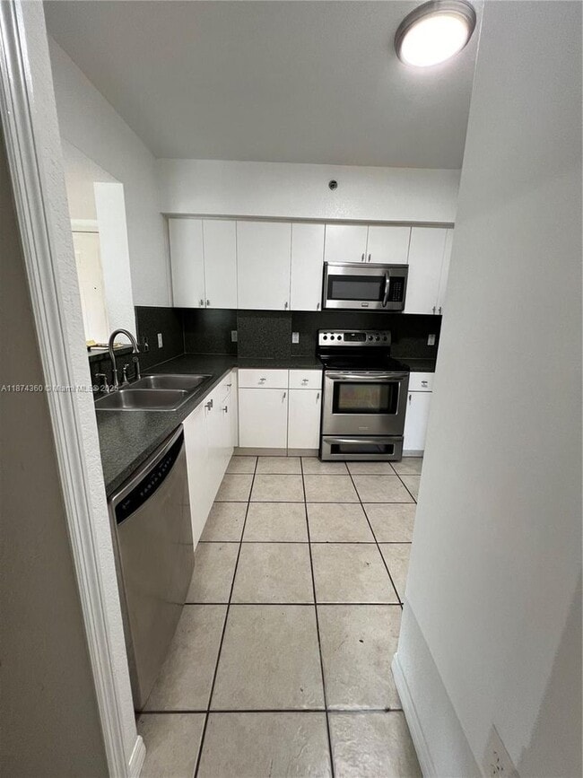 Building Photo - 9300 Fontainebleau Blvd Rental