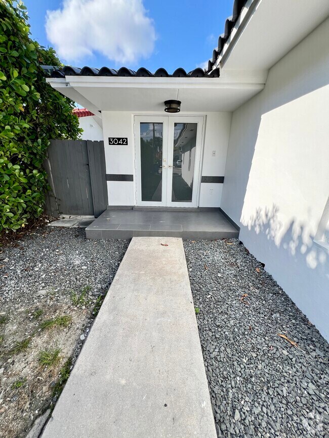 Building Photo - 3042 SW 16th Ter Rental
