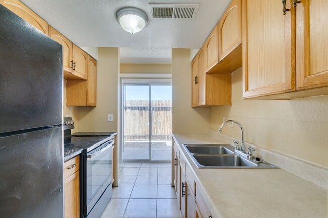 Building Photo - Cozy 2BR/2BA in Spring Valley Near the Strip