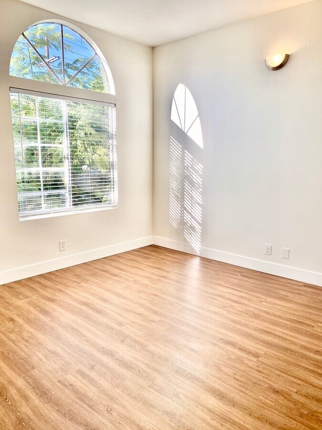 2456 Arizona Ave