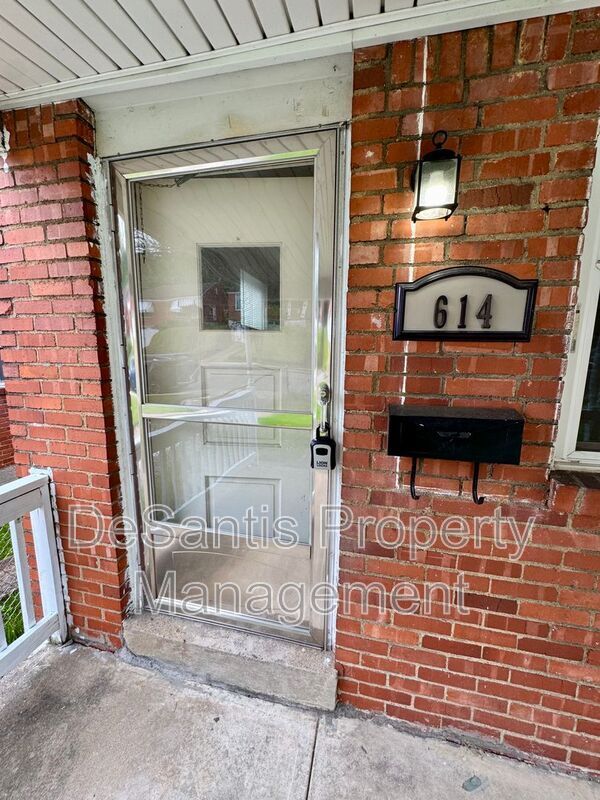 Photo - 614 Ridgemont Dr