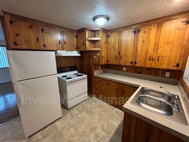 Photo - 626 NE Anderson St