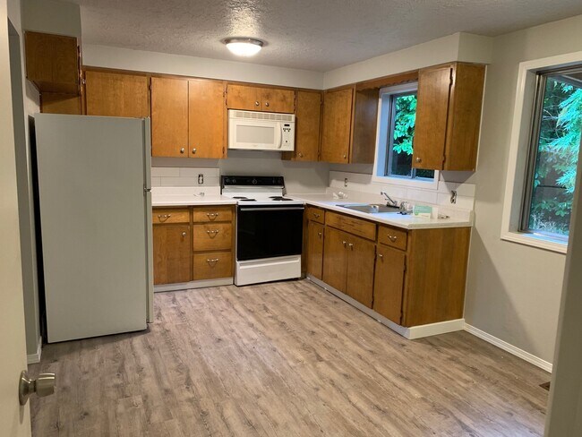 700-722 Cade Ave NE