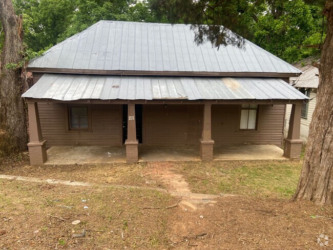 Building Photo - **UPCOMING**3 Bedroom / 1 Bathroom Home fo...