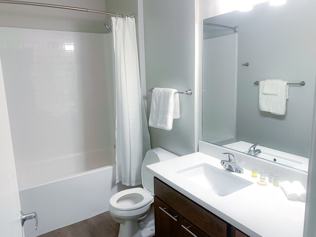 Photo - 1400 E Walnut St Unidad SI ID1036753P