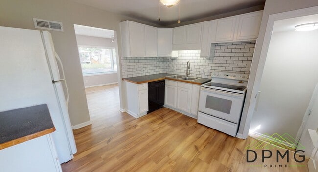 211 S Clemens Ave