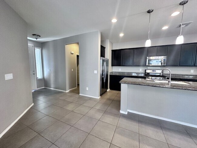 Photo - Spacious 3 Bed 2 Bath Home in Desirable Peoria Location