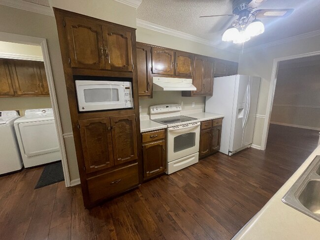 Photo - 1400 Courtland Dr