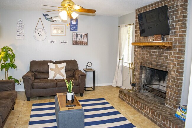 Photo - 738 Carondelay Dr