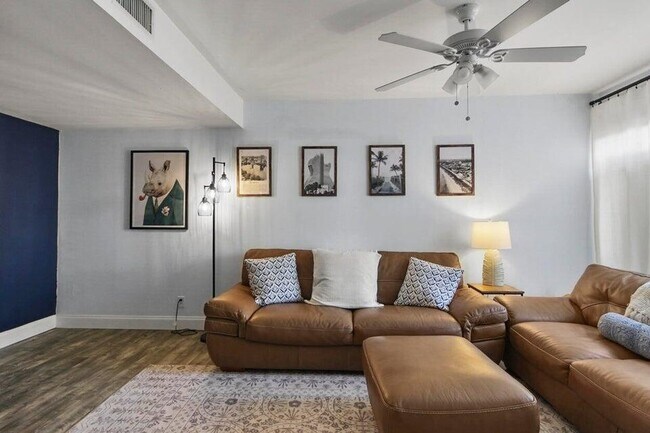 Photo - 6335 Riverwalk Ln