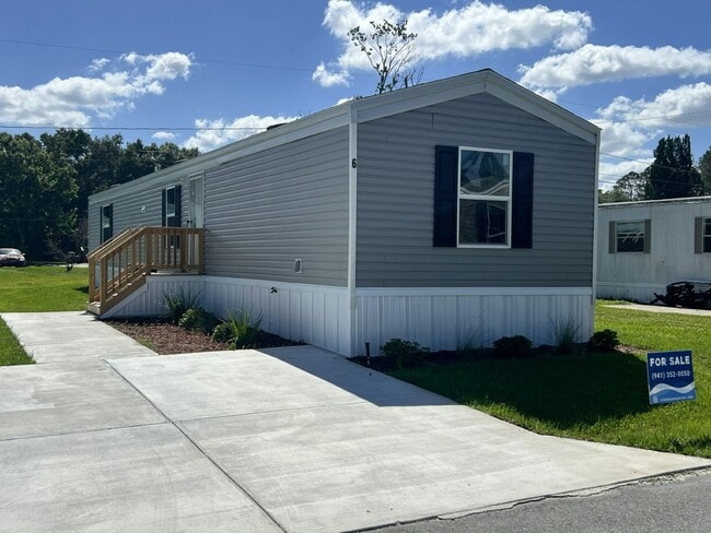 Building Photo - 6 Tower Manor Dr