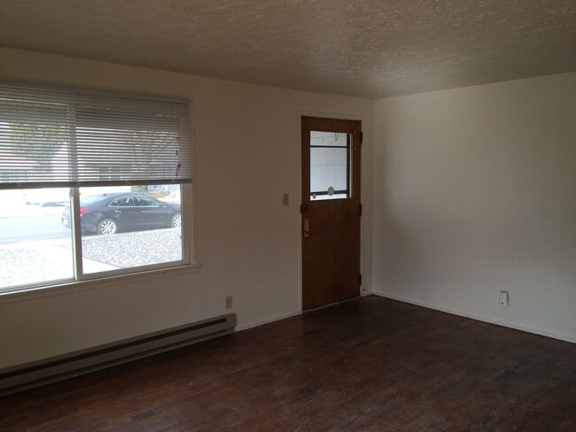 72 E St SE