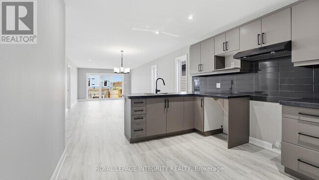 Photo - 1229 Montblanc Cres
