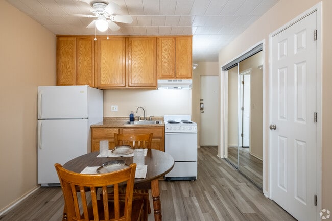 307 Thompson - Furnished Studios