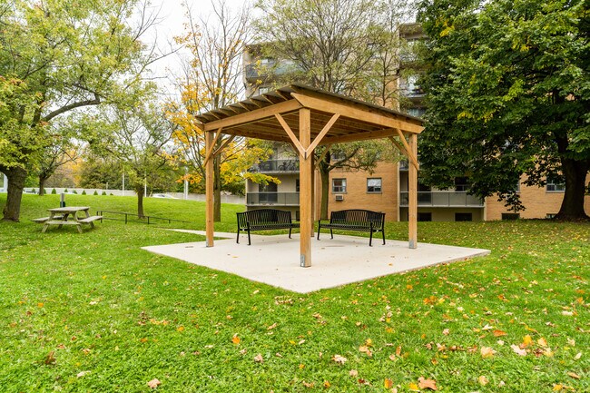 Photo - Castlegrove Apartments