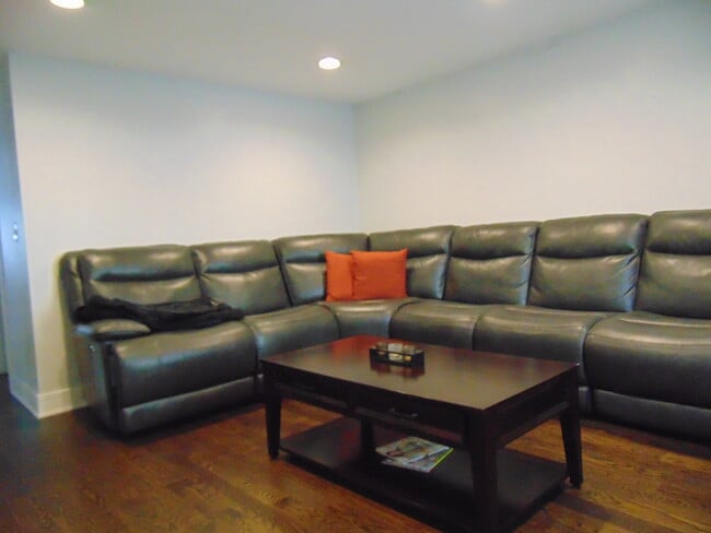 Photo - 323 W Root St