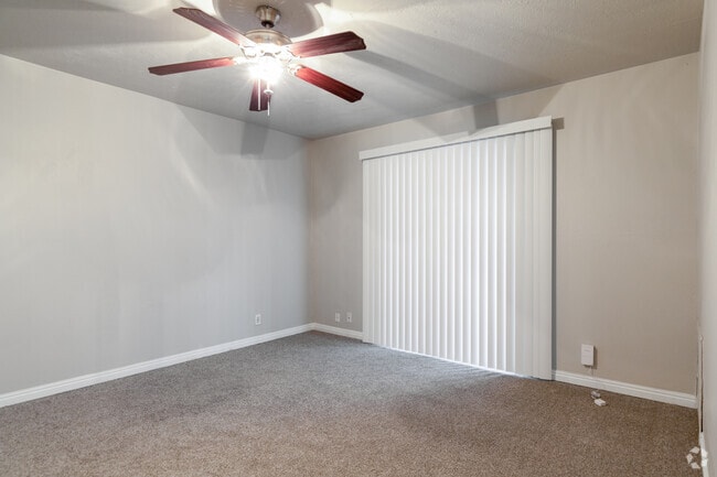 1BR, 1BA 700SF