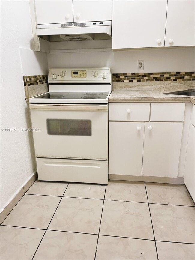 Photo - 666 W 81st St Unit 222