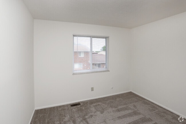 3BR, 1.5BA - 1211 SF