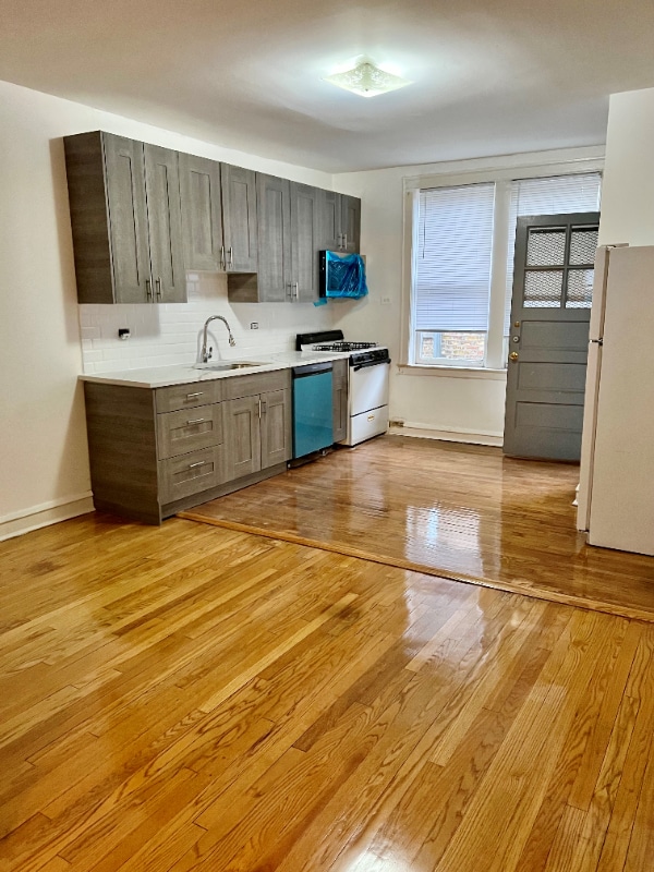 Photo - 5031 N Harding Ave Unidad 3W