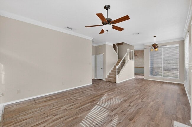 Photo - 636 Raintree Cir