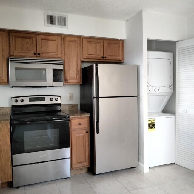 17101 Glenmoor Dr