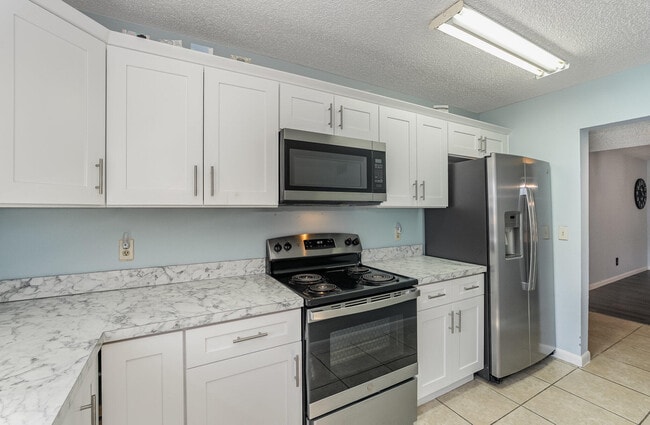 Photo - 3118 Manor Dr NE