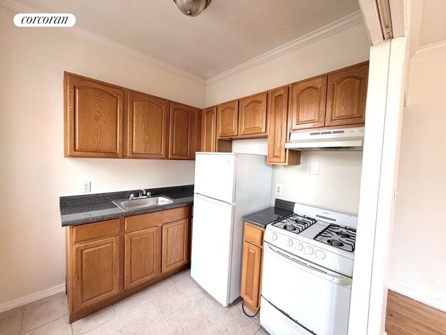 Photo - 612 W 137th St