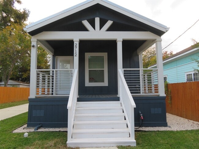 Photo - 2712 Bering St