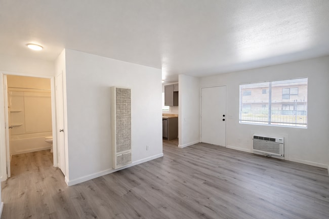 Photo - Palmdale Apartment 2 bedroom Unidad 13