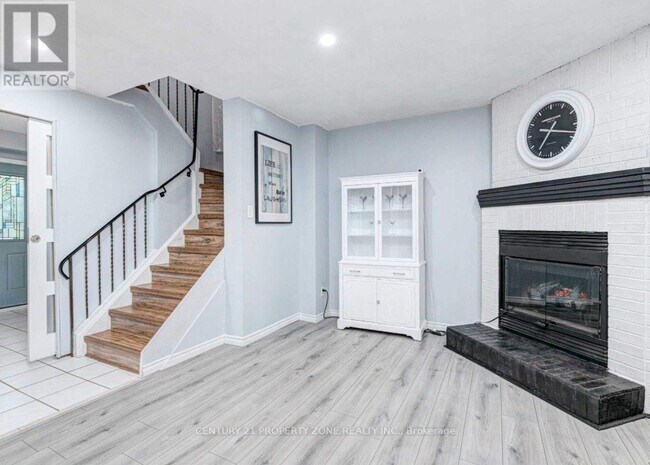 Photo - 6 Roehampton Crescent