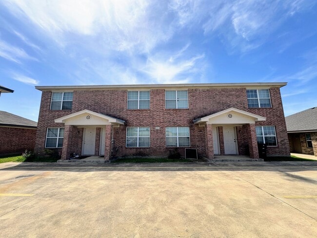 Building Photo - 805 Leifester Cir Rental