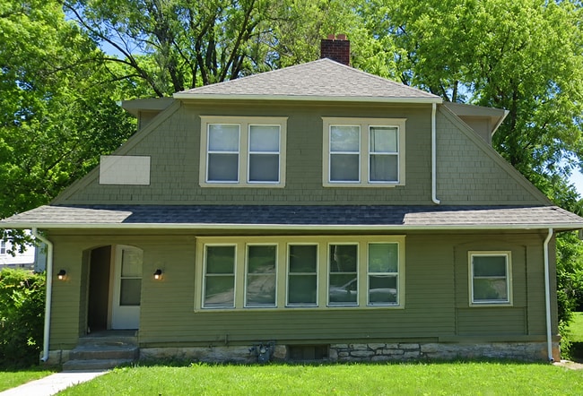 Building Photo - Spacious 3 Bed, 2 Bath Home in Prime Kansas City Location Near Plaza & Brookside