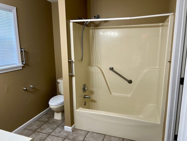 For rent 3 bedroom, 2 bath. - For rent 3 bedroom, 2 bath. House