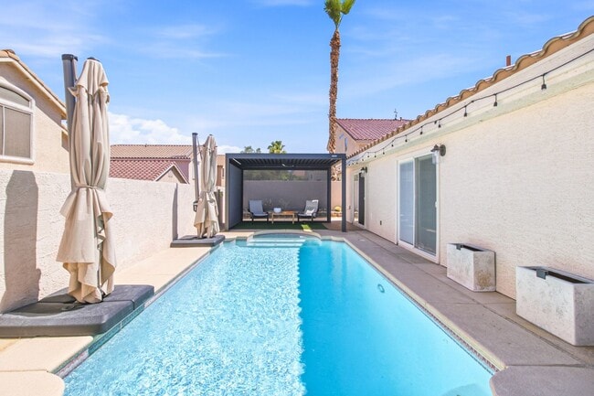 Building Photo - Stunning Single-Story Retreat with Pool in Green Valley Ranch