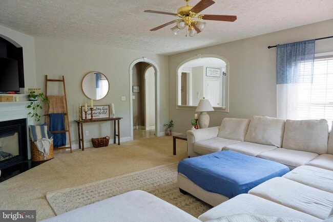 Photo - 28 Grassland St