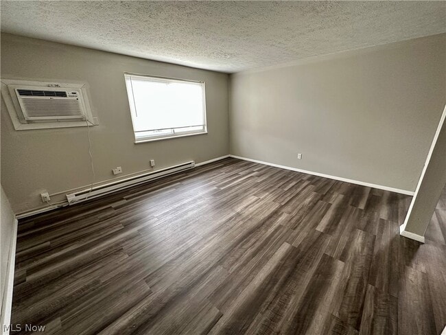 Photo - 660 S Shore Ct