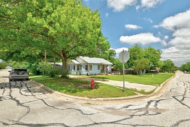 Photo - 202 S 3rd St