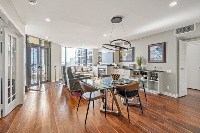 500 W Harbor Dr