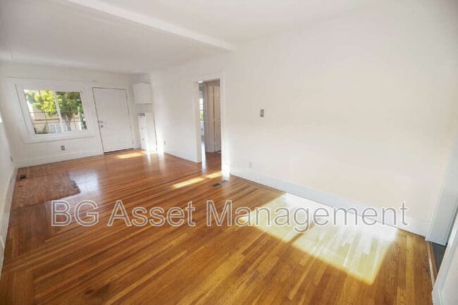 Photo - 5524 Shattuck Ave.