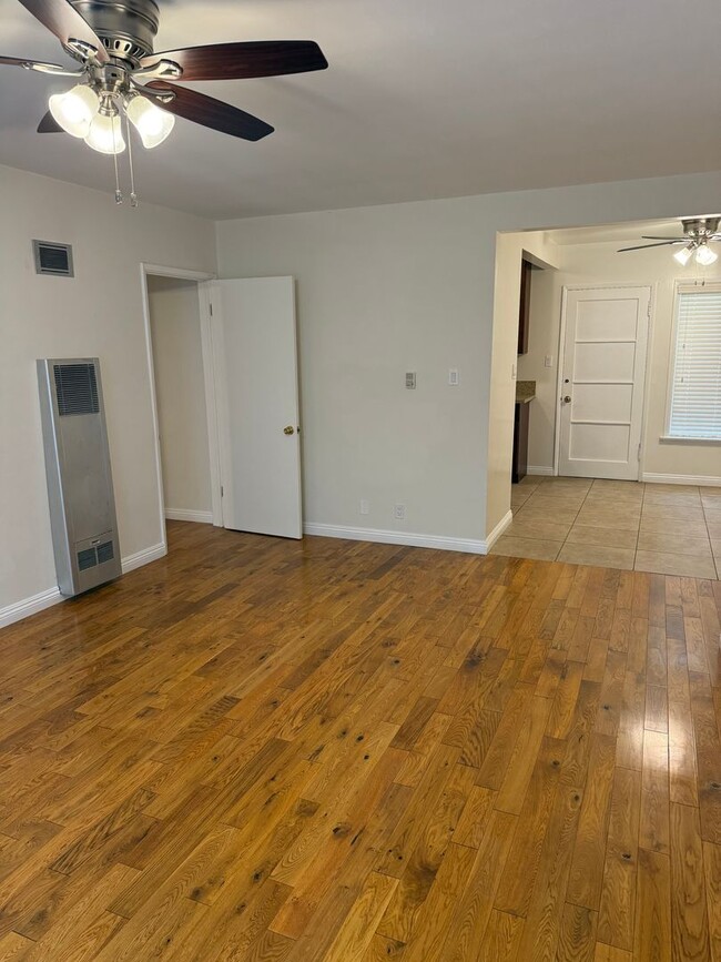 180 S Mountain View Ave Unit B