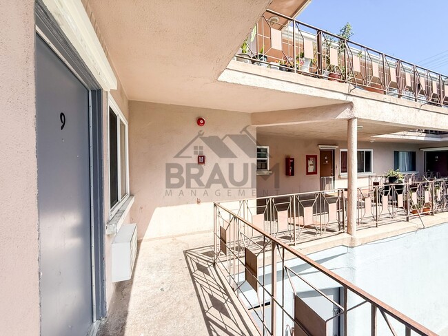 Photo - 13129 Oxnard St Unidad 9