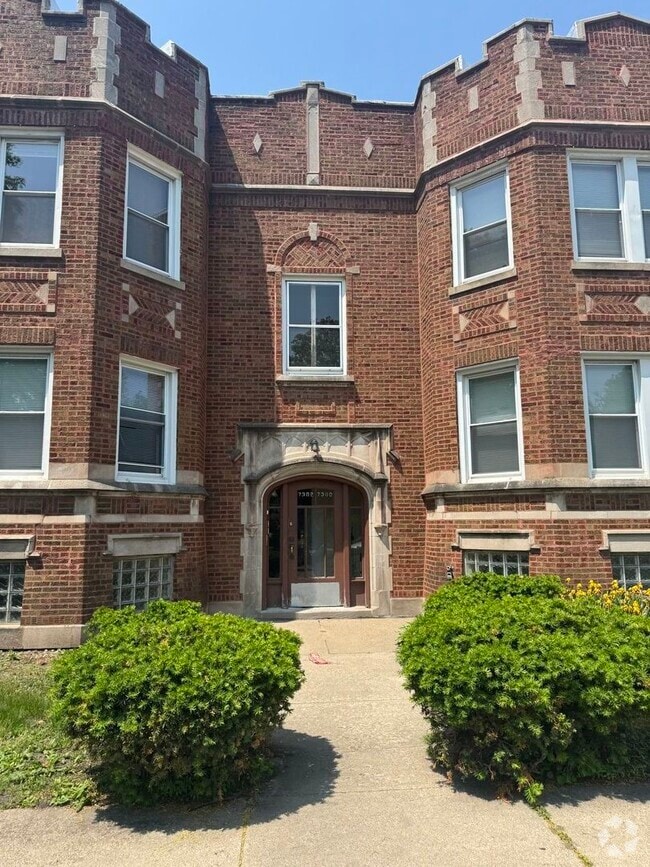 Building Photo - 7300 S Vernon Ave Rental