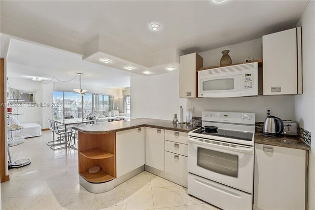 Building Photo - 11111 Biscayne Blvd Unit 4H