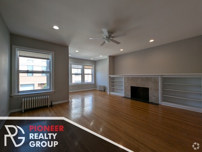 Building Photo - 4806 N Winchester Ave Unit #4810-2 Rental