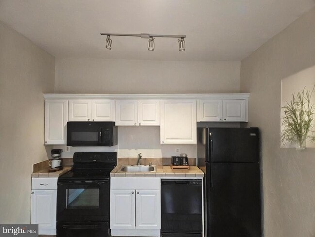 Photo - 246 S St Clair St Unit 2